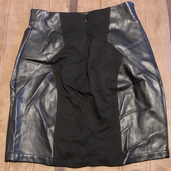 🎀Brand New Bow Front Mixed Fabric Leather Skirt🎀 - Picture 4 of 5